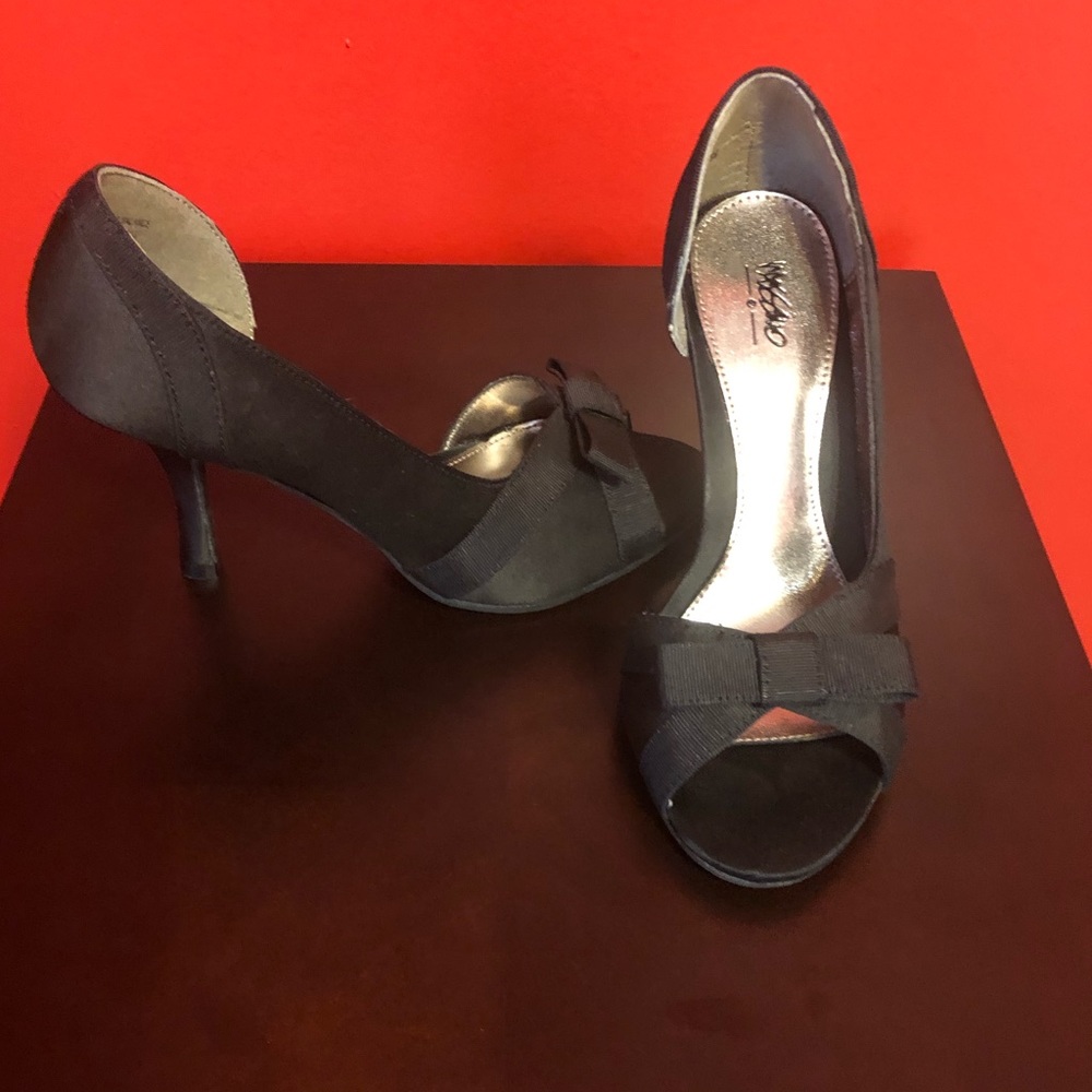 Black open-toe Shoes with Bow